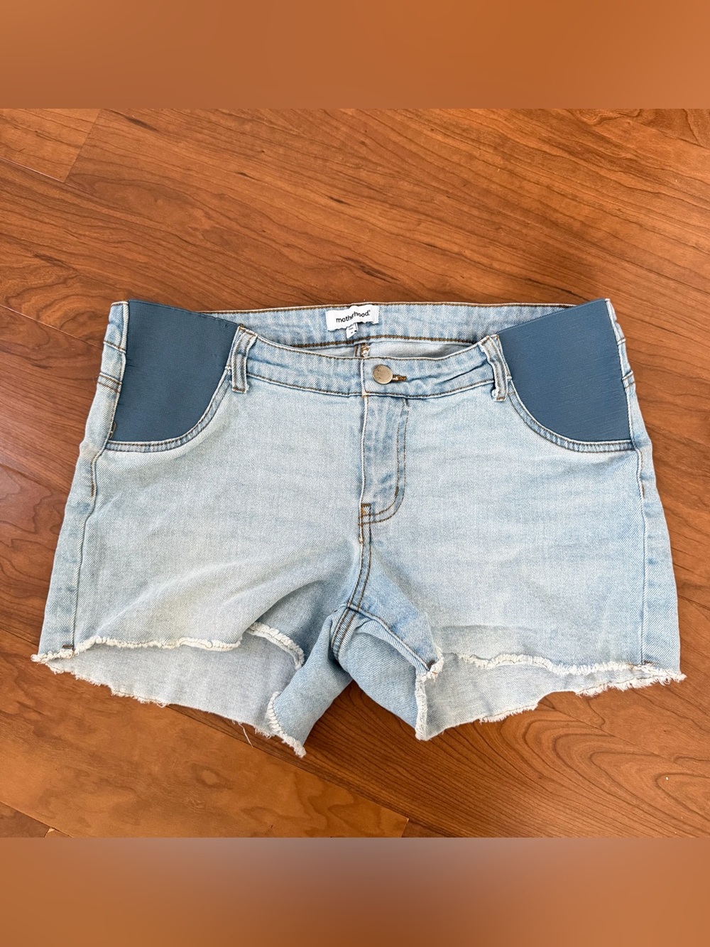 Motherhood Maternity Light Wash Denim Cutoff Shorts Women’s Medium Casual Summer
